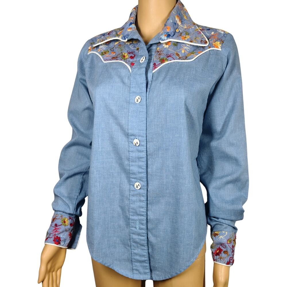 1970s Blue Embroidered Floral Cotton Cowboy Button Up Dagger Collar Shirt Size S